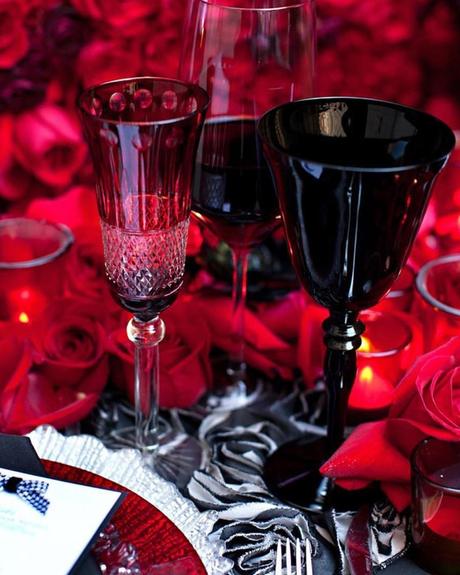 unique wedding color combos red black taupe glasses flowers