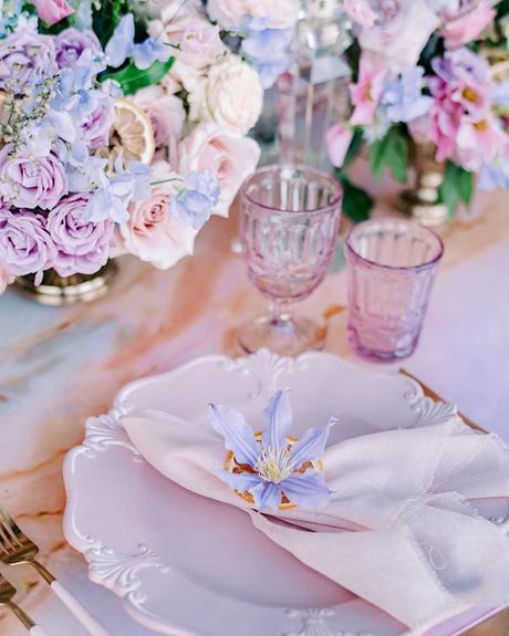 spring wedding colors dusty pink lavender table decor