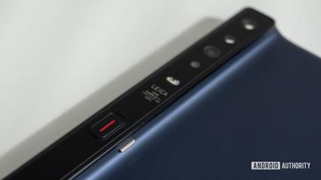 Patents hint at future Huawei phone with wrap-around display Patents hint at future Huawei phone with wrap-around display