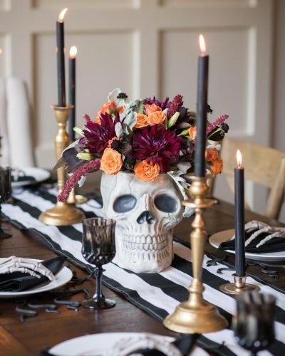 halloween bridal shower ideas centerpiece skull vase with flowers carefreeblondeblog