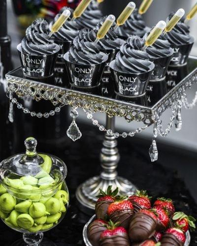 halloween bridal shower ideas black desserts cupcakes tofi_rent