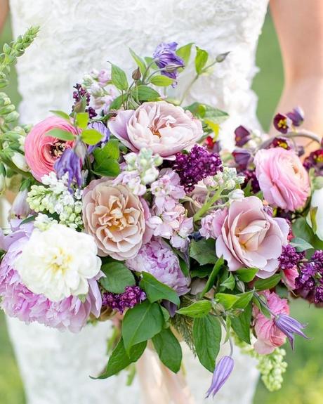 lilac wedding colors bouquet flowers