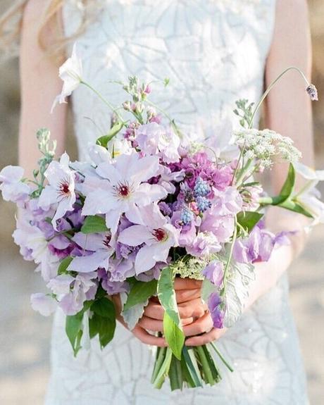lavender wedding colors bride bouquet flowers