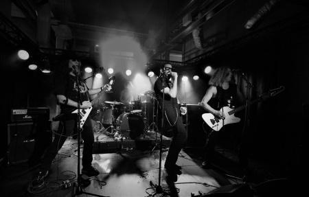 Two Too Many: show in Katwijk