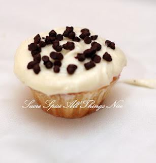 Vanilla Cupcakes with Cream Cheese Icing