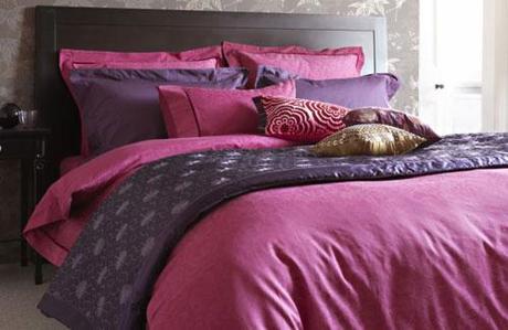 Romantic-Bedroom-Design-Ideas-with-Purple-Bed