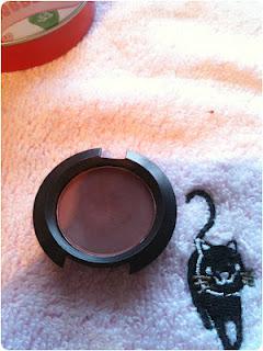 How to: Depot MAC eye shadows...