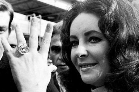 Elizabeth Taylor and her 3 million dollar diamond ring.