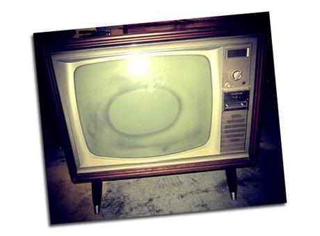 Vintage TV, as found: by Melissa via moderncat.net