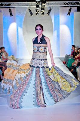 Latest Pakistani Mid Summer Lawn Dresses in Fashion week London 2012 By Sadia Lawn