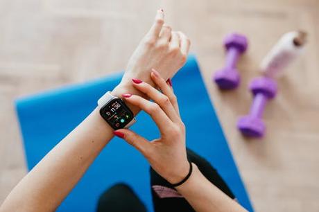 FitBeat Smart Watch Review: Smart Fitness Activity Tracker? | Fitness Yodha