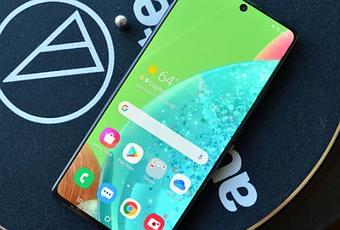 galaxy a71 vs moto g 5g plus