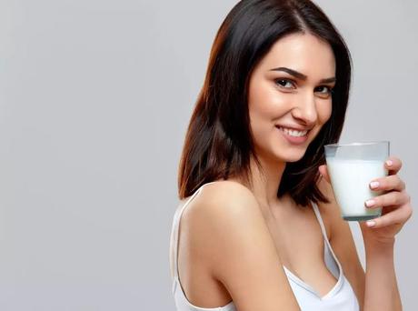 Drink Milk Before Bed: 14 Benefits You Need to Know
