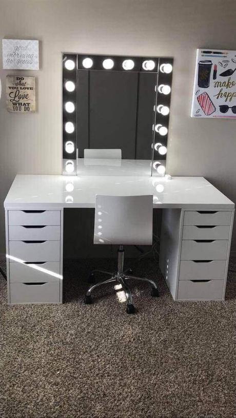 DIY Vanity Mirror with Lights for Teenagers - Harptimes.com