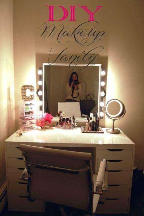 DIY Makeup Vanity Mirror with Lights Ideas - Harptimes.com
