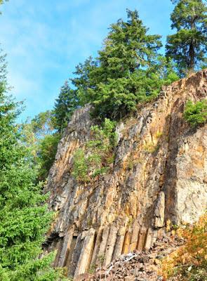 HIKING IN THE THURSTON HILLS NATURAL AREA NEAR EUGENE, OREGON Guest Post by Caroline Hatton at The Intrepid Tourist