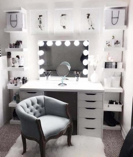 Hollywood-Style Makeup Room Ideas for Small Space - Harptimes.com
