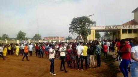 BREAKING: Delta Polytechnic Students Protest COVID-19 Fee, Barricade School’s Gate, Roads