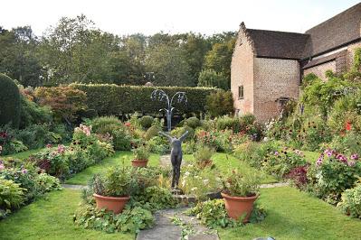 A warm sunny Autumn afternoon at Chenies Manor