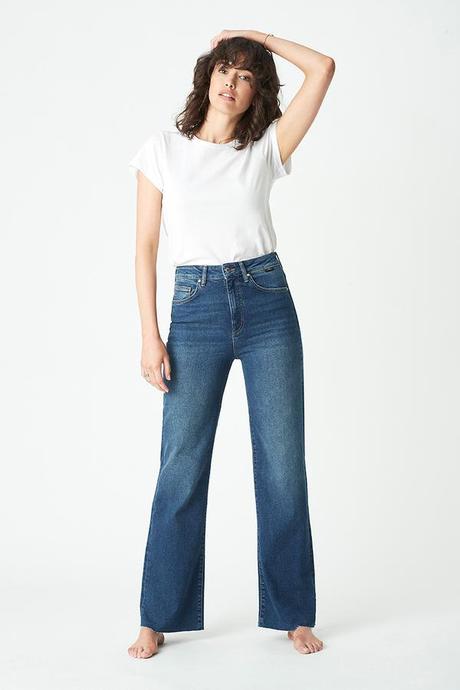 How to Wear Your High-Waisted Jeans