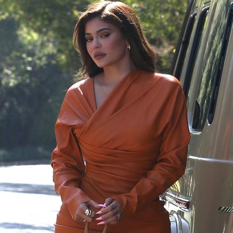 Kylie Jenner’s Tiny Purse Will Have You Asking So Many Questions
