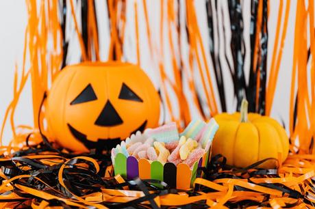 #HalloweenIsHappening - 66% Of Americans Admit To Stealing From Their Halloween Candy Stash