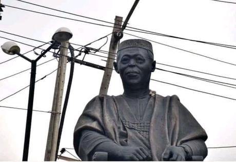 PHOTOS: Hoodlums Steal Obafemi Awolowo’s Glasses From His Statue