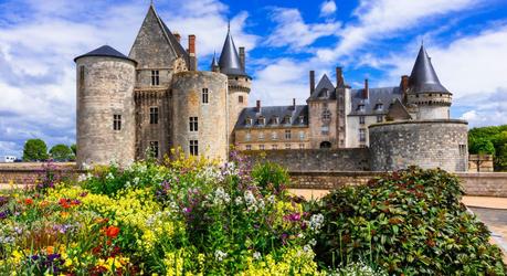 Beautiful-medieval-castle-Sully-sul-Loire.-famous-Loire-valley-river-France
