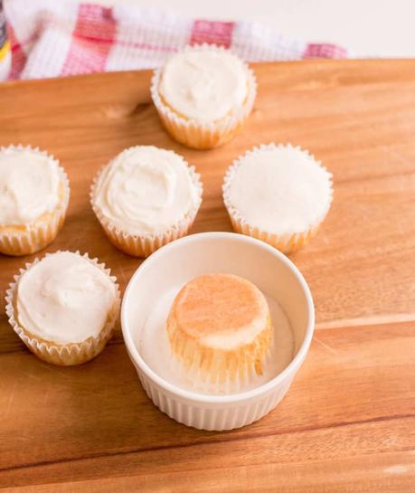 Snowman Cupcakes: An Easy Holiday Dessert