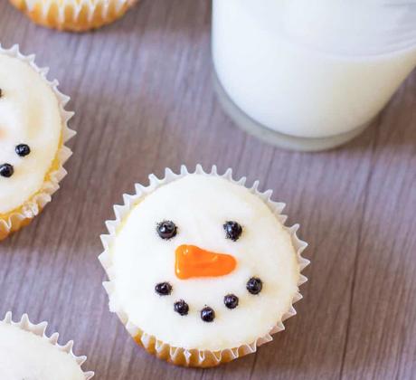 Snowman Cupcakes: An Easy Holiday Dessert