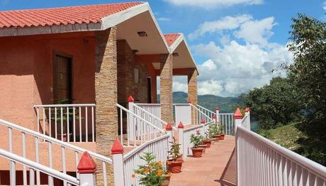 8 Comfy Resorts Near Almora That Redefine Beauty!