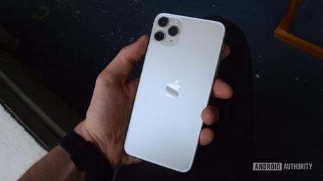 Pixel 5 turns into a smart charging pad, iOS 14 back tap, more tech news today!