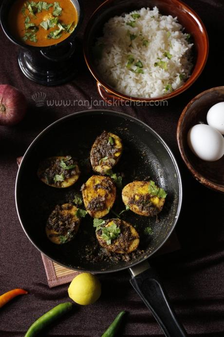 chettinad style egg pepper fry recipe / muttai milagu varuval