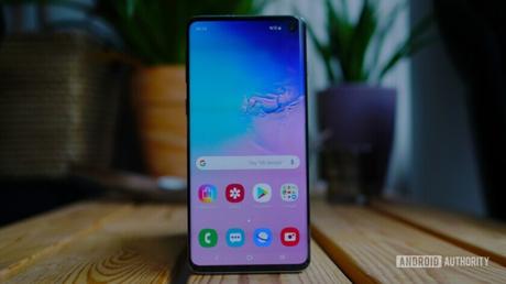 Galaxy S10 and Note 10 owners might have to wait a while for Android 11 Galaxy S10 and Note 10 owners might have to wait a while for Android 11