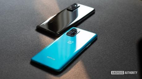 OnePlus 8T vs Xiaomi Mi 10T Pro: Similar performance, different approach