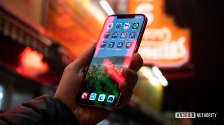 Some iPhone 12 units affected by display tinting and flickering issues Some iPhone 12 units affected by display tinting and flickering issues