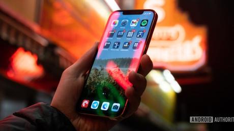 Some iPhone 12 units affected by display tinting and flickering issues