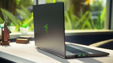 Dominate holiday gaming with exclusive savings from Razer