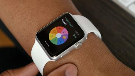 Fitbit vs Apple Watch: Which is The Right Wearable for you?