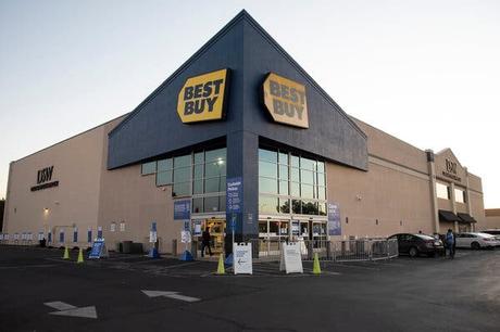 There were no lines outside Best Buy early on Black Friday in Sacramento, Calif., but this year many customers waited outside to pick up online orders.