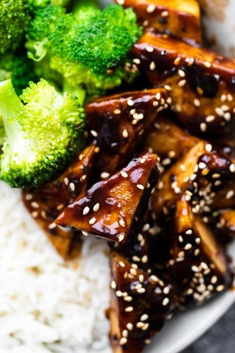 close up shot of teriyaki tofu