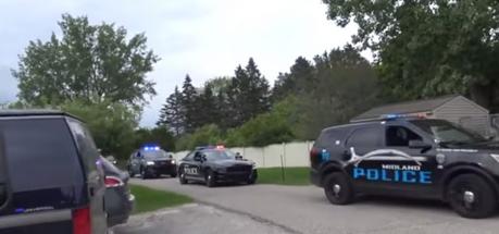 Total of 18 police officers arrived in front of this boy’s house at once and the neighbors couldn’t believe the reason for it