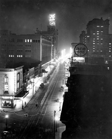 Early photography: Neon lights Granville – Leonard Frank