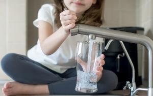 Parliament adopts deal to improve quality of tap water and reduce plastic litter | News | European Parliament