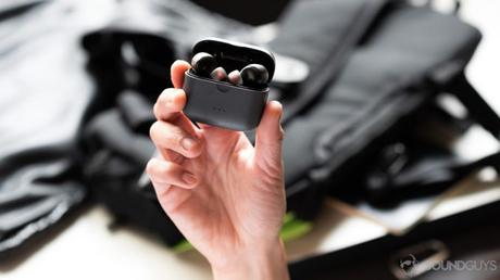 Qualcomm brings high-end features to affordable wireless earbuds