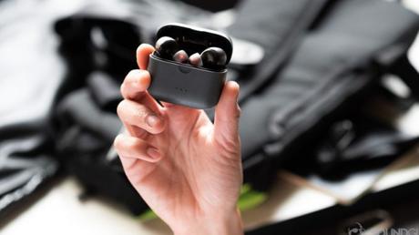 Qualcomm brings high-end features to affordable wireless earbuds