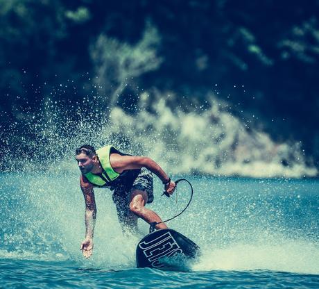 Jetsurf, an extreme sport in constant evolution that revolutionizes water sports.
