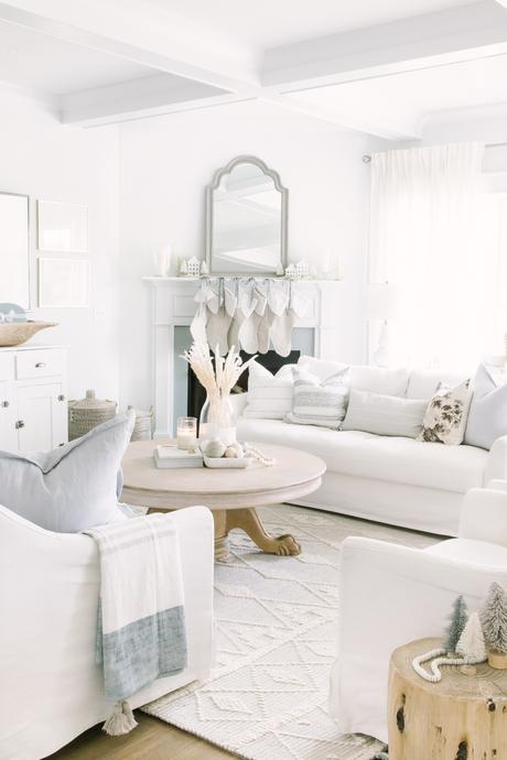 Simplicity for the Season Holiday Home Tour