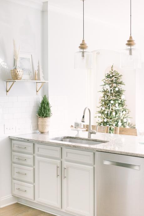 Simplicity for the Season Holiday Home Tour