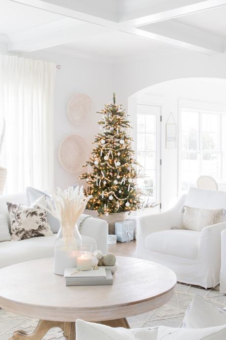 Simplicity for the Season Holiday Home Tour